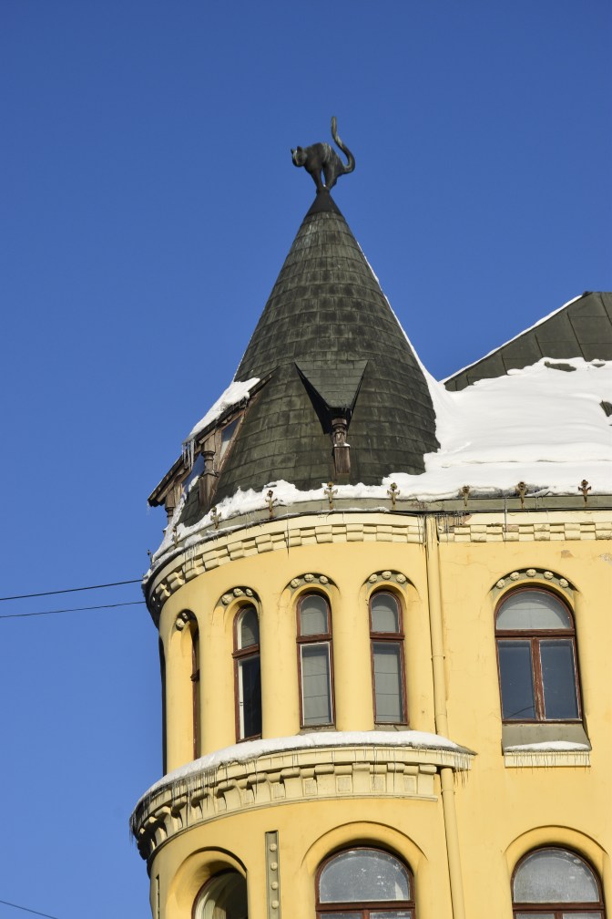 Kaķu nams, Casa del gatto